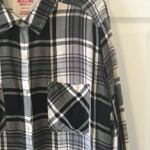 Mossimo Plaid Black and White Button Down Flannel